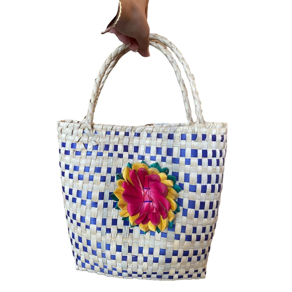 BEAUTIFUL Oaxaca Handmade Straw Tote Purse Made in Mexico with Flower detail - Picture 4 of 10